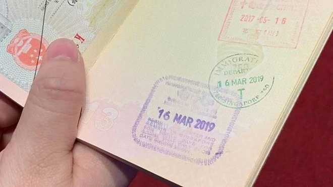 Quy định về đóng dấu xuất nhập cảnh hộ chiếu